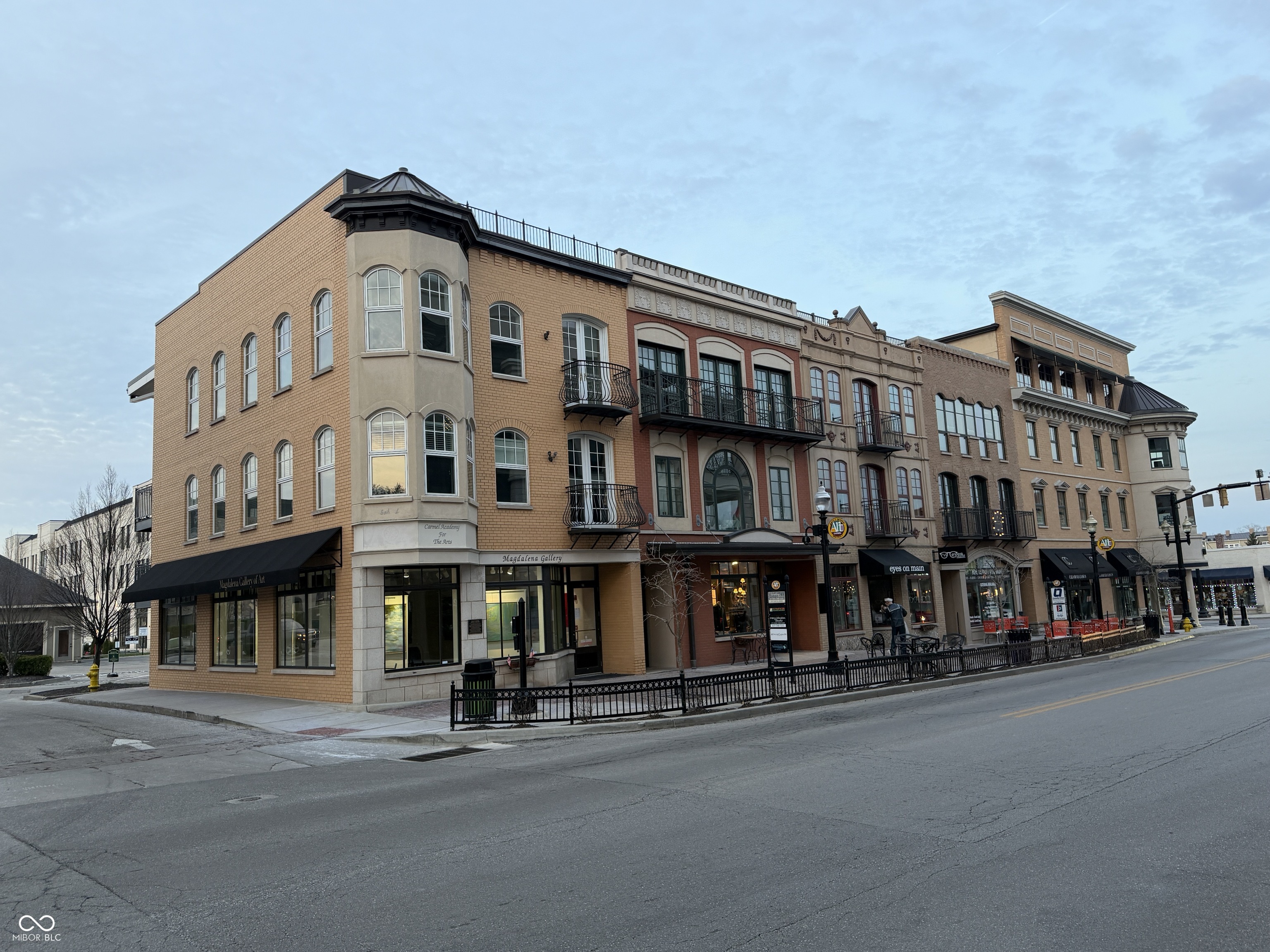 27 E Main Street Unit: 100