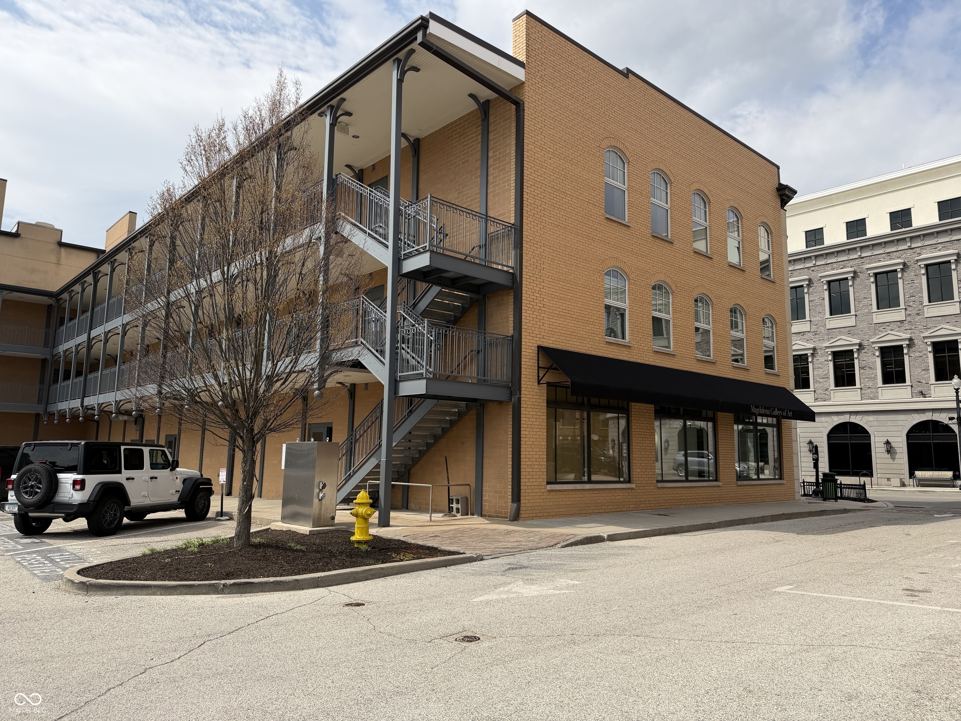 27 E Main Street Unit: 100