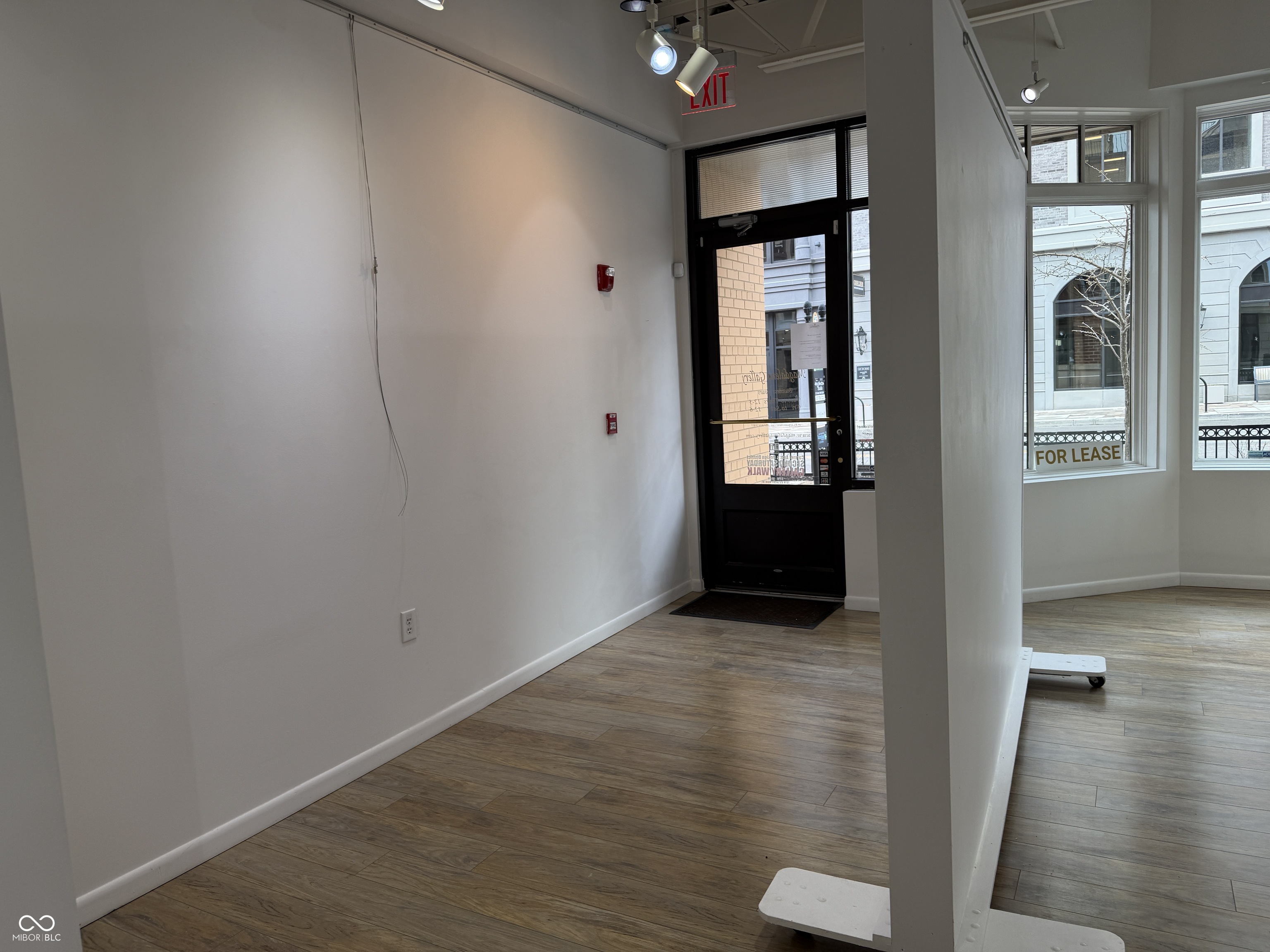 27 E Main Street Unit: 100