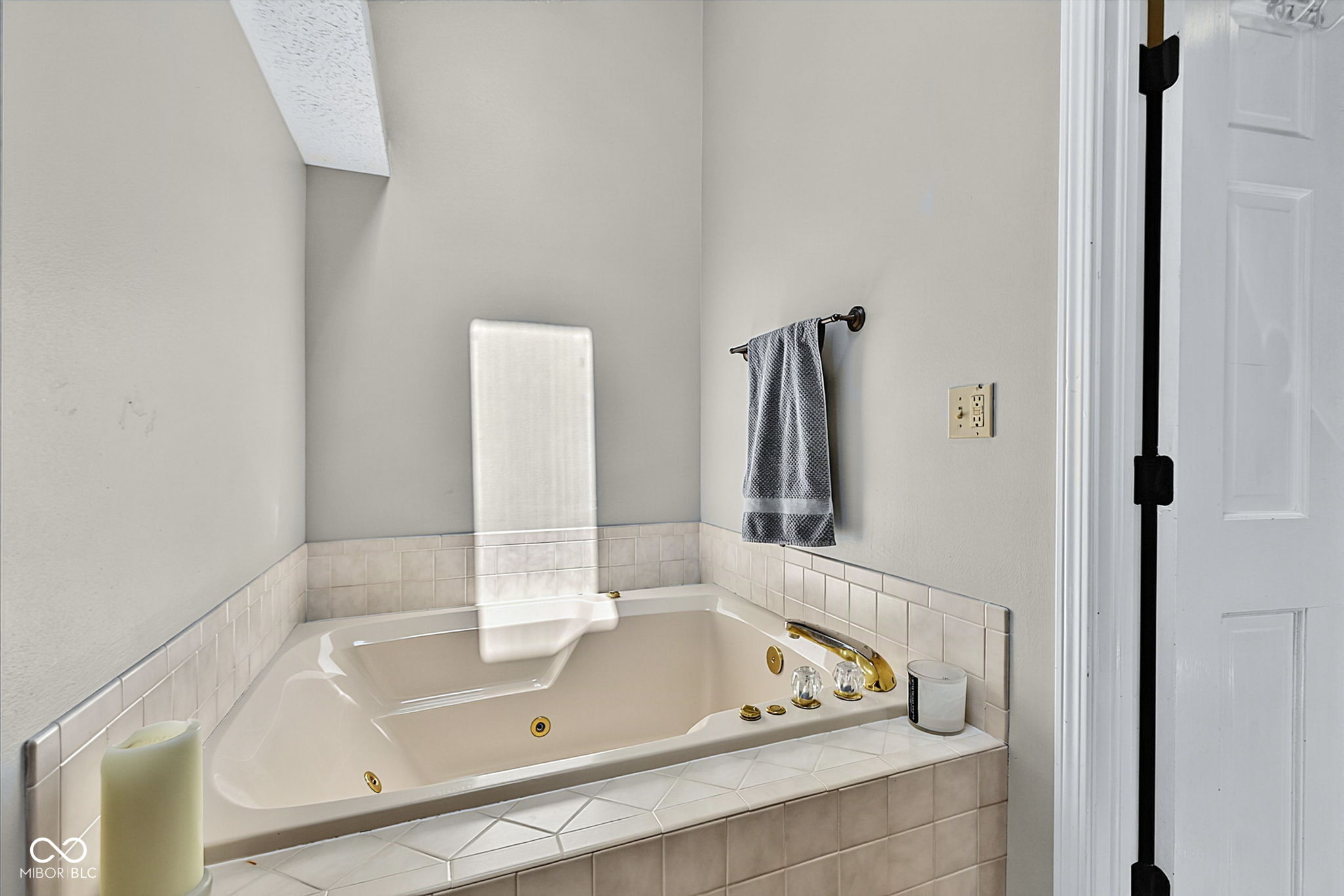 3209 Hazel Foster W