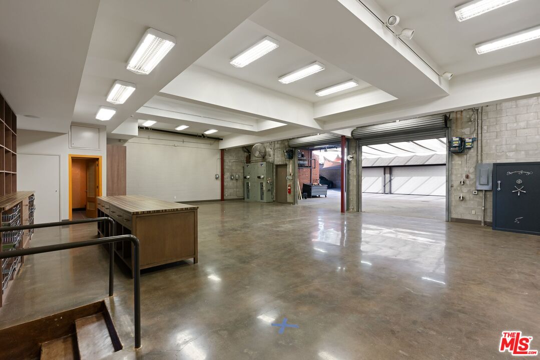 1104 Mission St