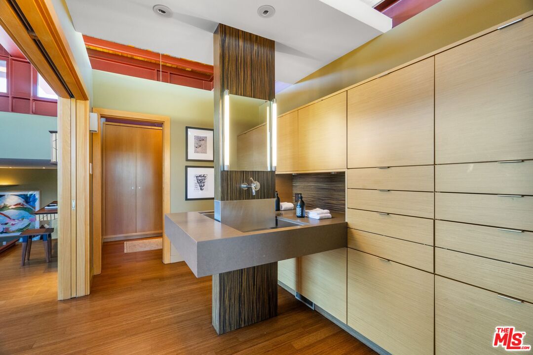 1104 Mission St