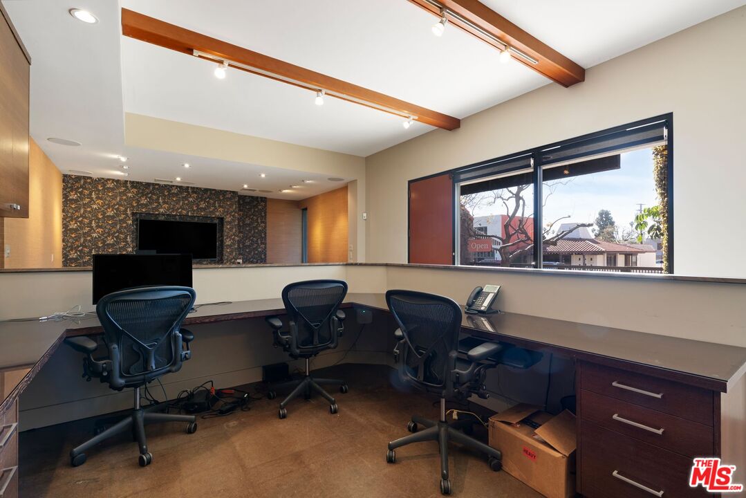 1104 Mission St
