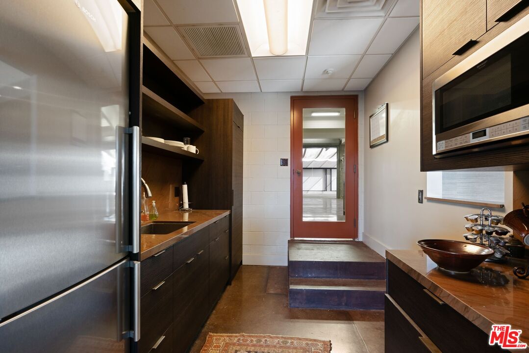 1104 Mission St