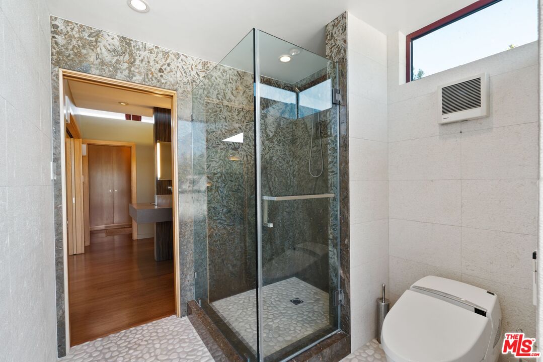 1104 Mission St