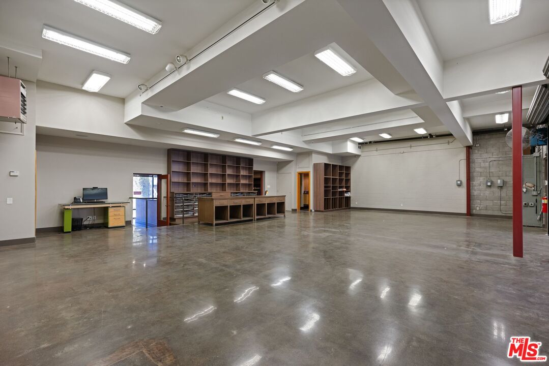 1104 Mission St