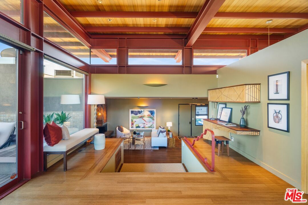 1104 Mission St