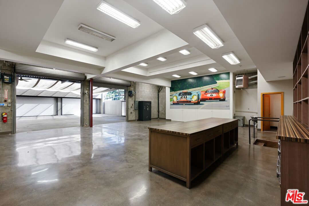 1104 Mission St