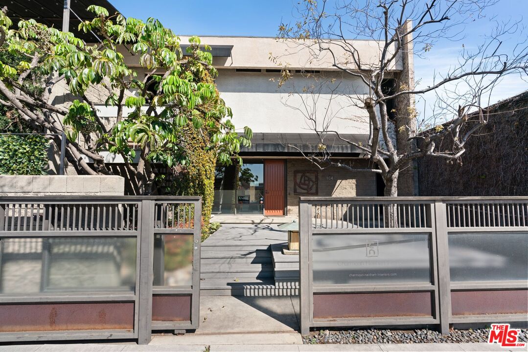 1104 Mission St