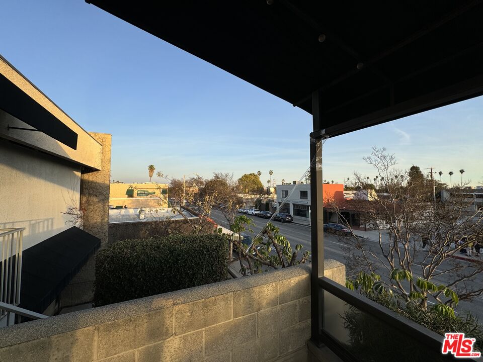 1104 Mission St