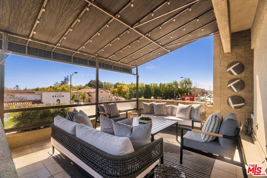 1104 Mission St