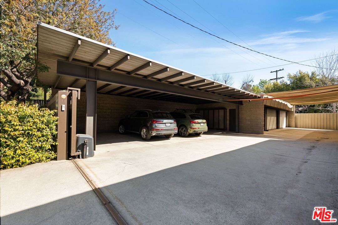1104 Mission St