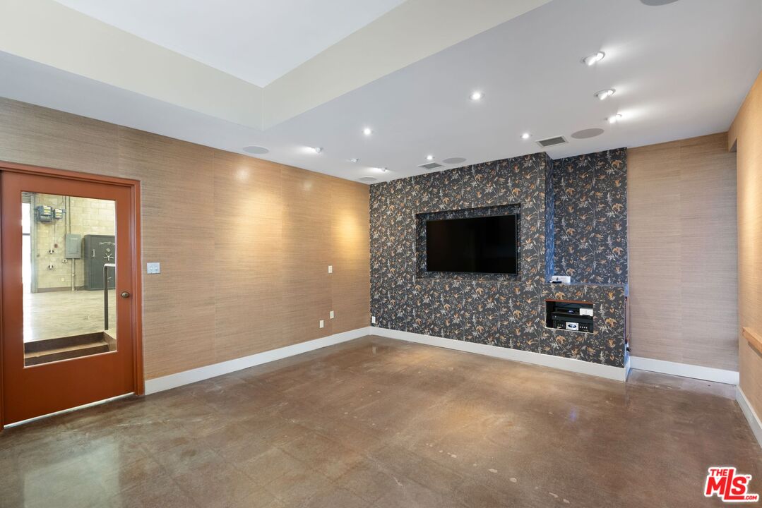1104 Mission St