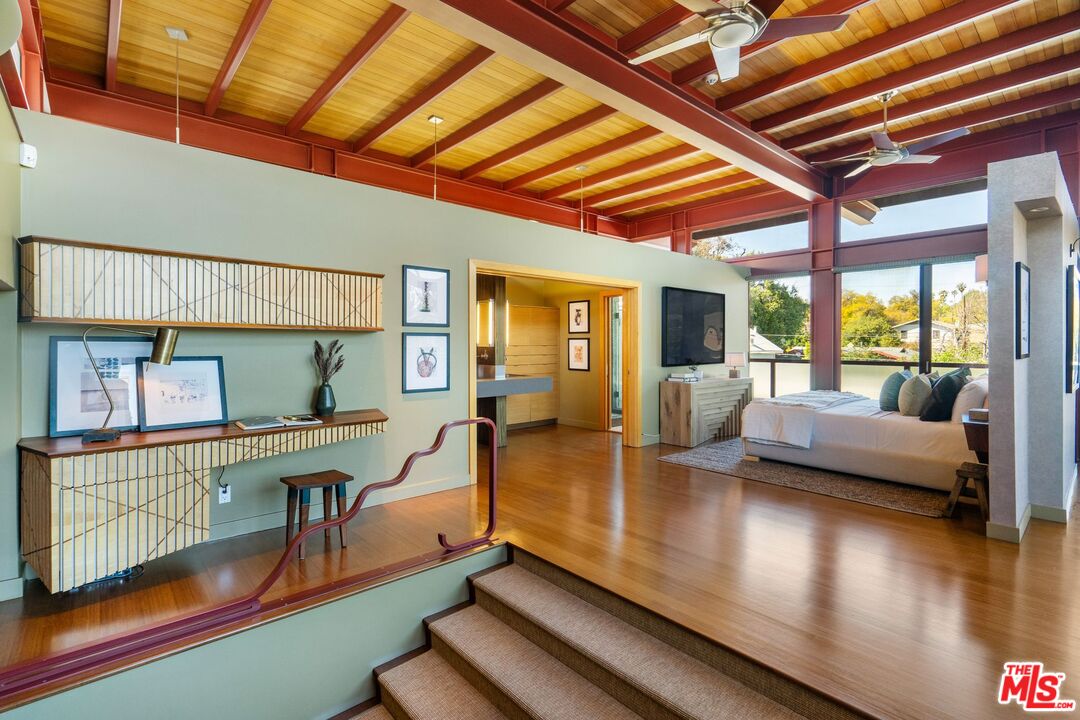 1104 Mission St
