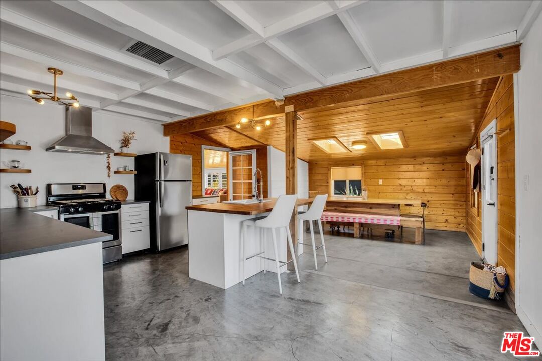 6144 Panorama St