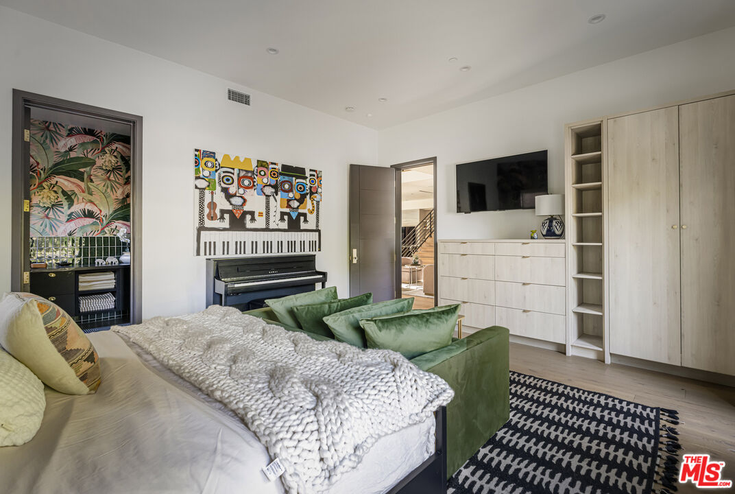 5261 Hermosa Ave