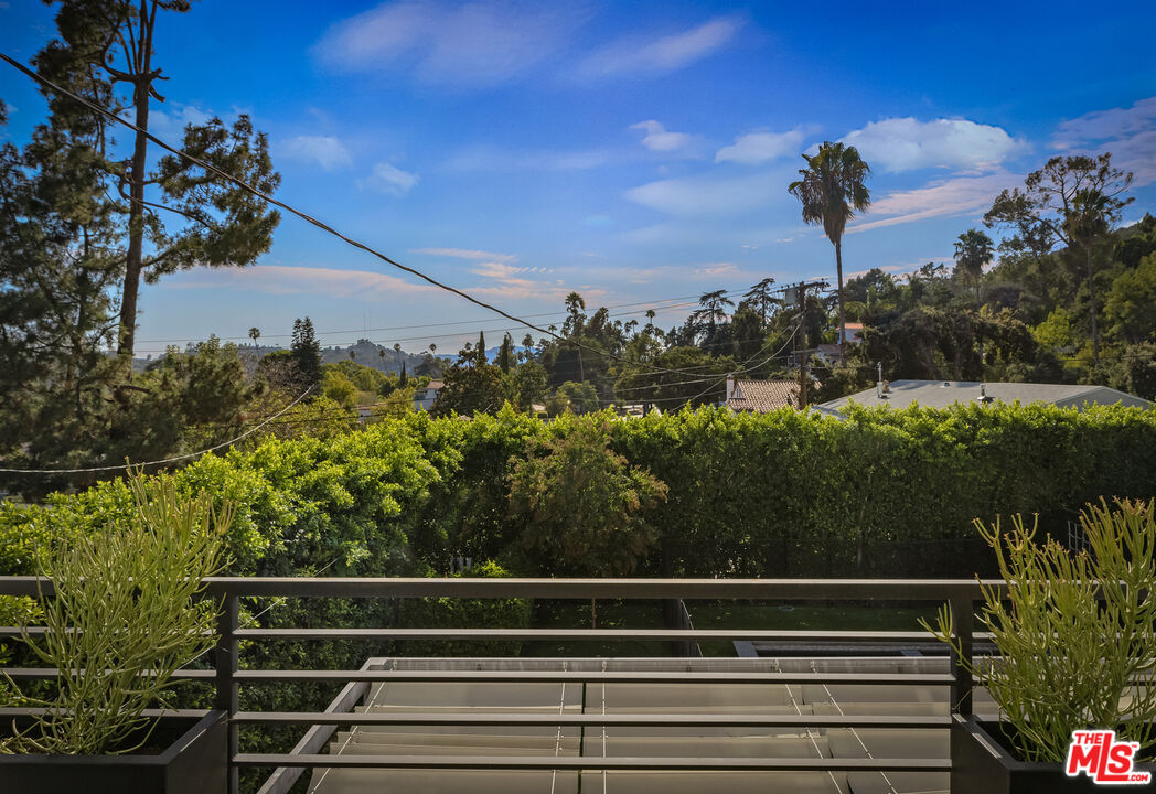 5261 Hermosa Ave