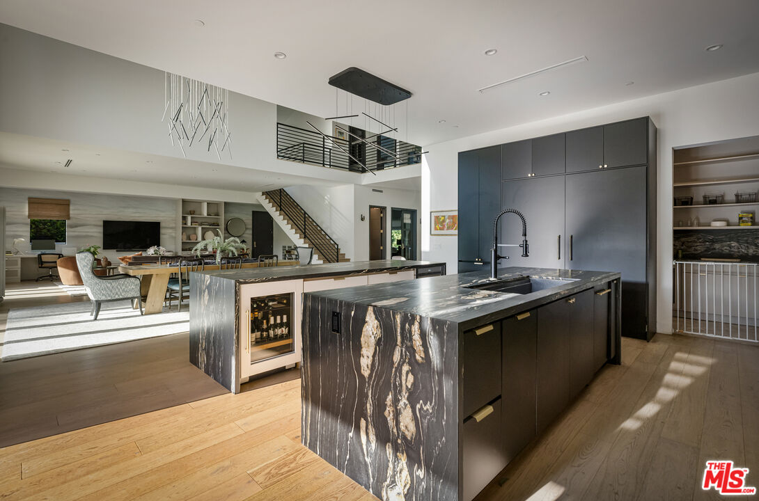 5261 Hermosa Ave
