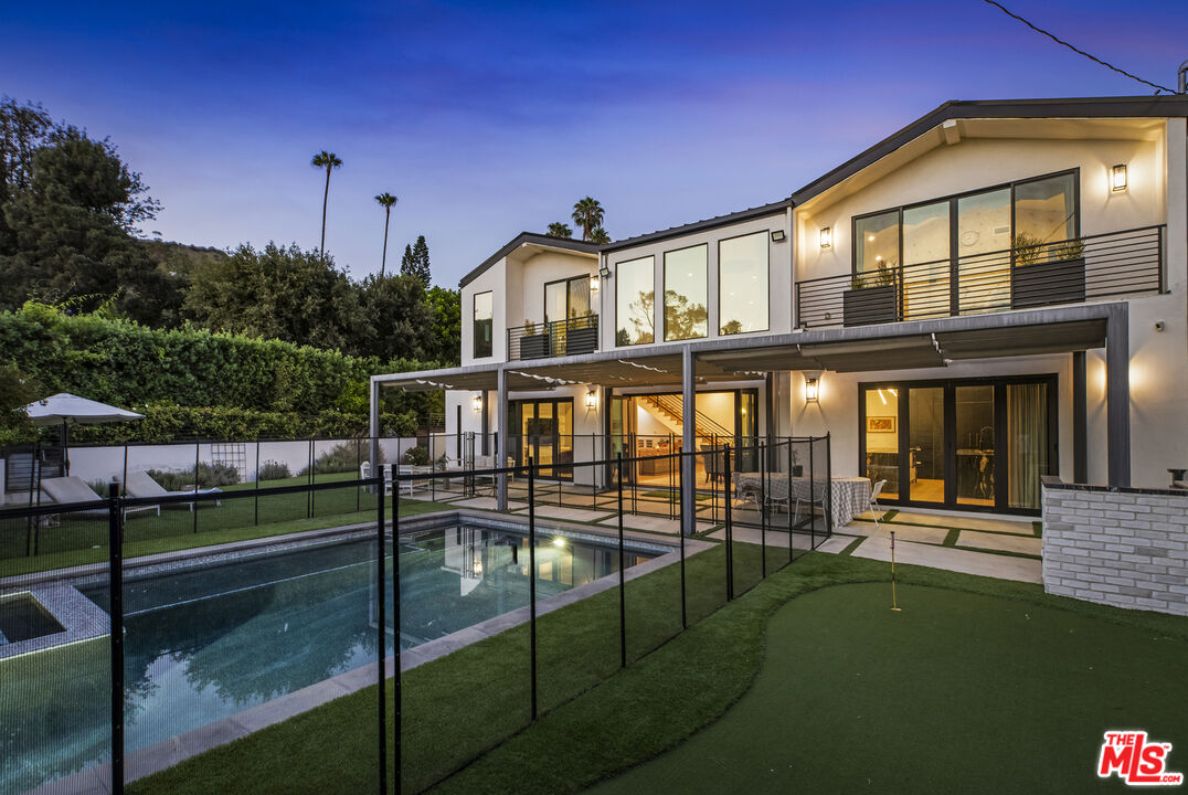 5261 Hermosa Ave