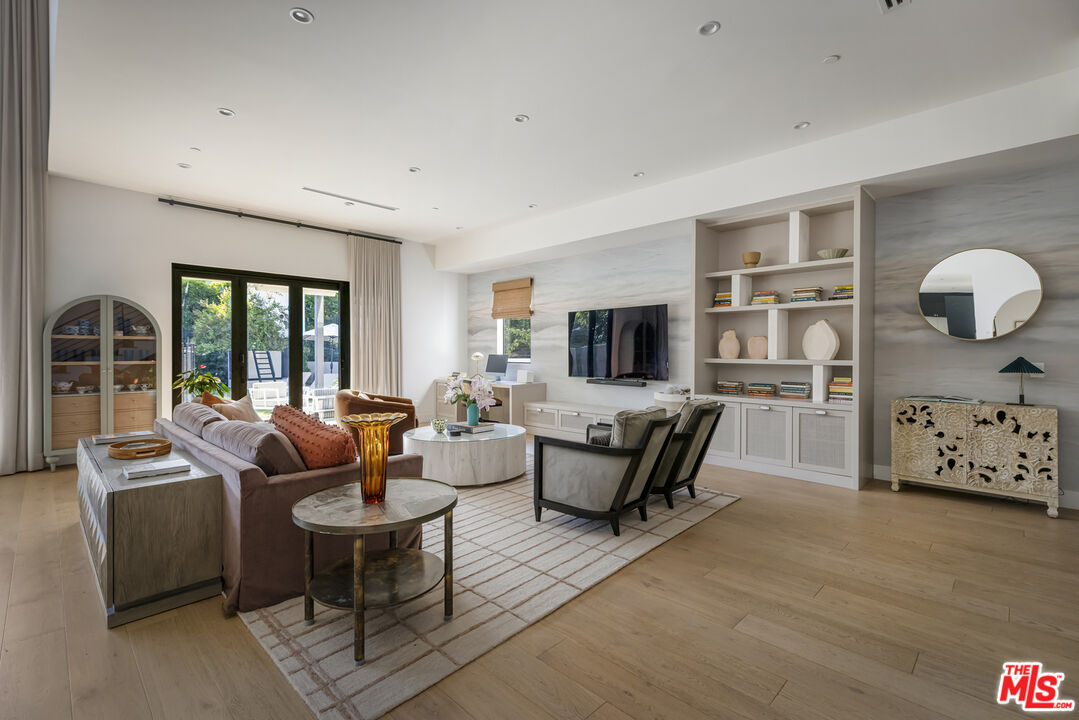 5261 Hermosa Ave