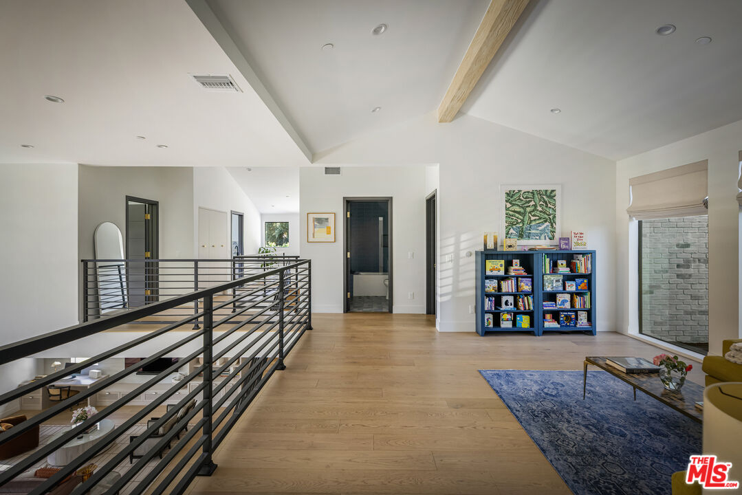 5261 Hermosa Ave
