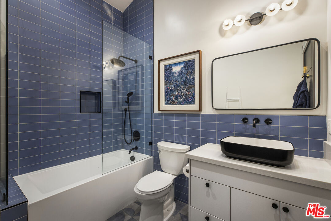 5261 Hermosa Ave
