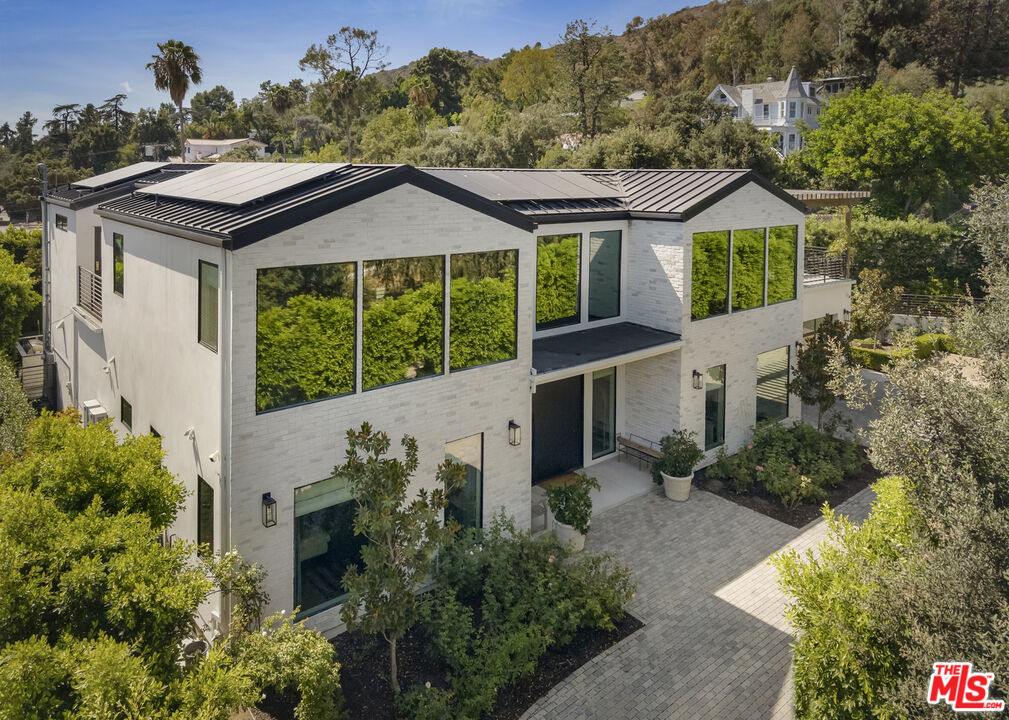 5261 Hermosa Ave