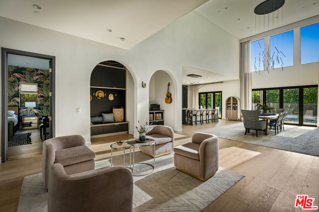 5261 Hermosa Ave
