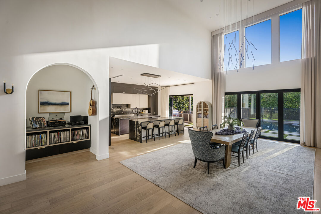 5261 Hermosa Ave