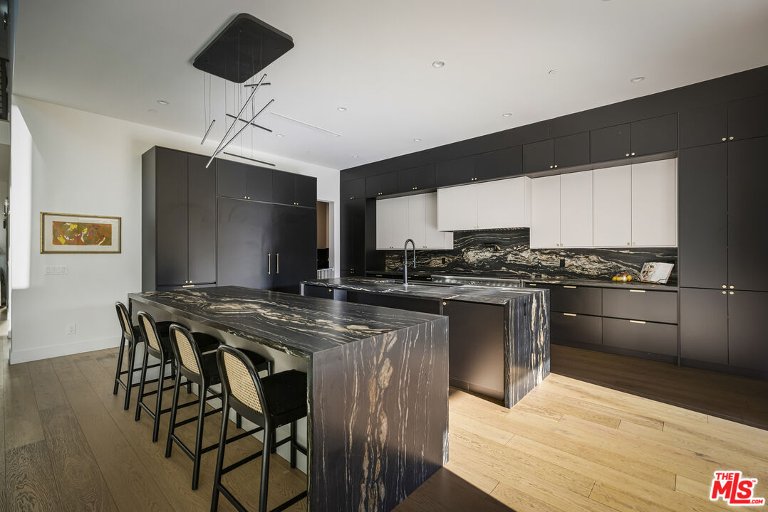5261 Hermosa Ave