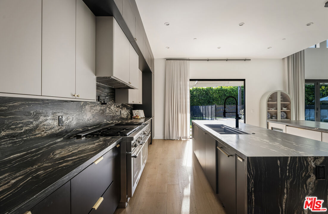 5261 Hermosa Ave