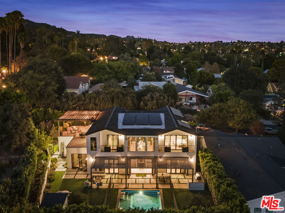 5261 Hermosa Ave