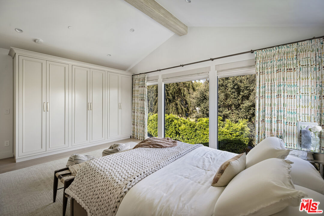 5261 Hermosa Ave