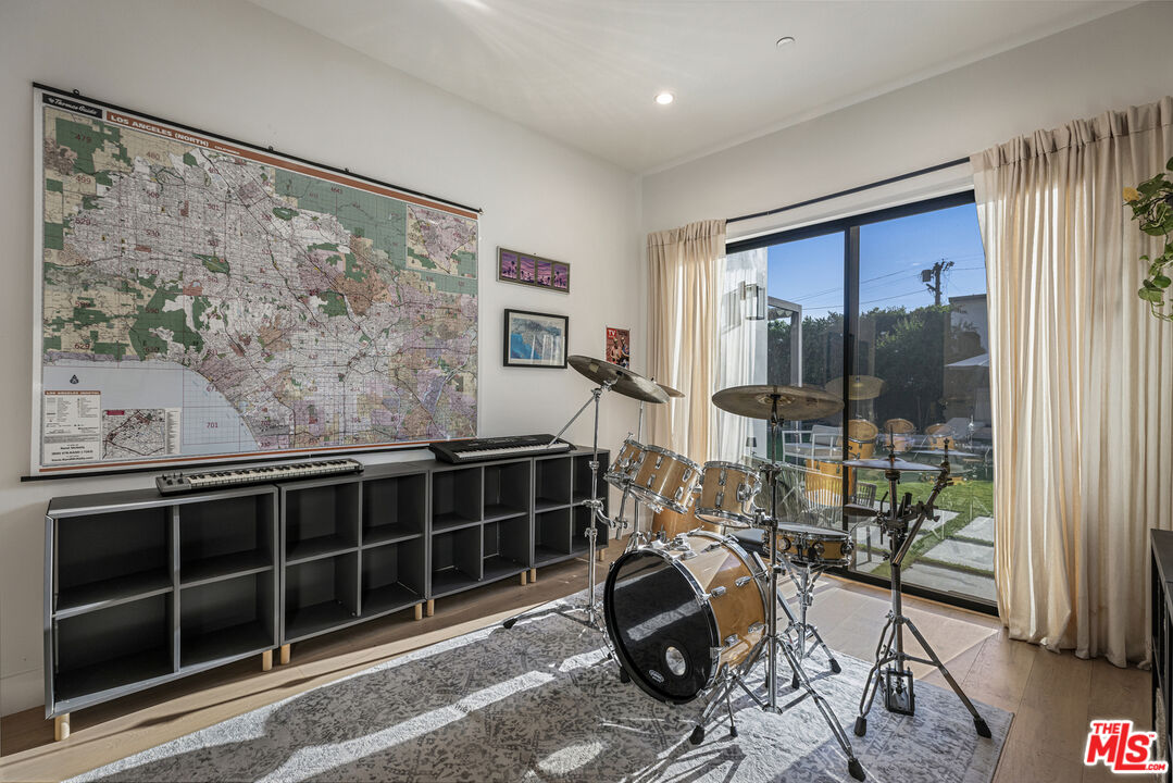 5261 Hermosa Ave