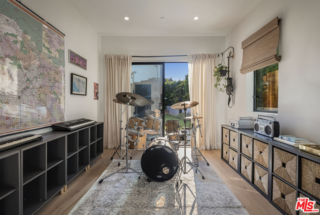 5261 Hermosa Ave