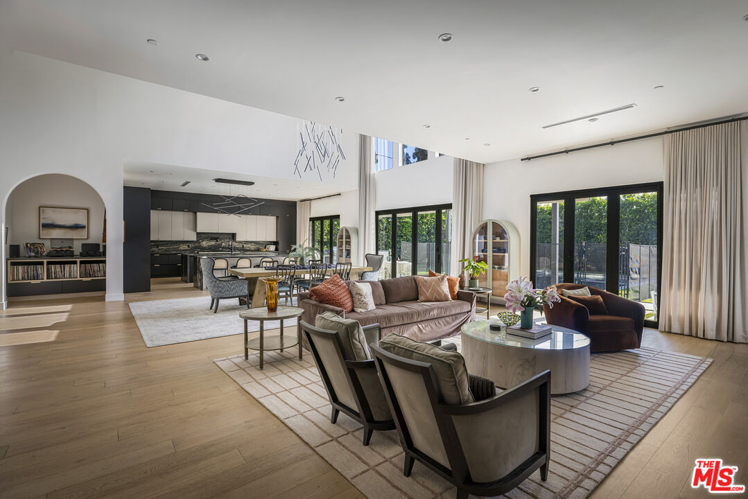 5261 Hermosa Ave