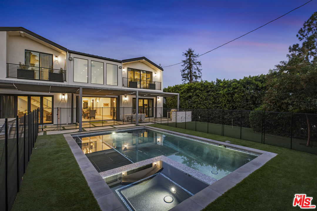 5261 Hermosa Ave