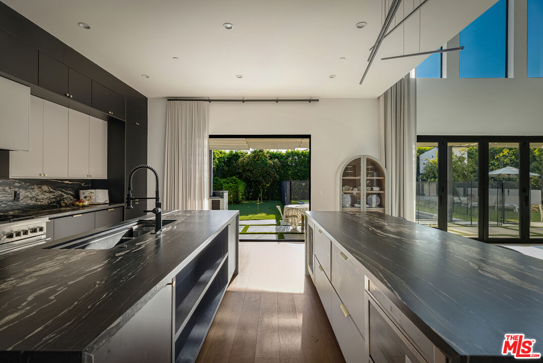 5261 Hermosa Ave