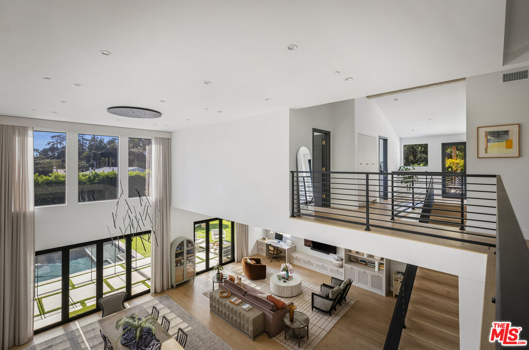 5261 Hermosa Ave