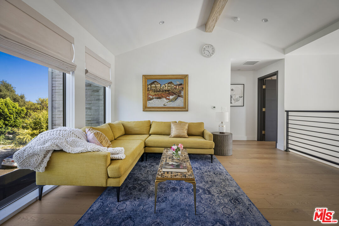 5261 Hermosa Ave