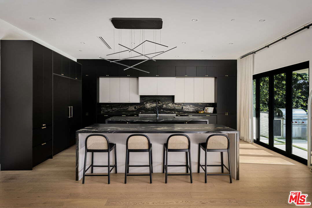 5261 Hermosa Ave