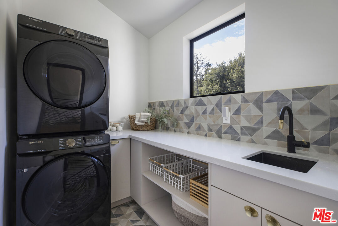 5261 Hermosa Ave