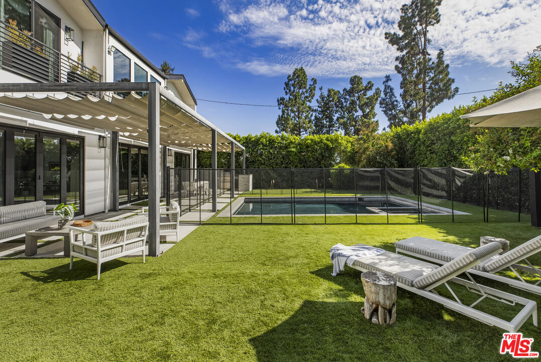 5261 Hermosa Ave