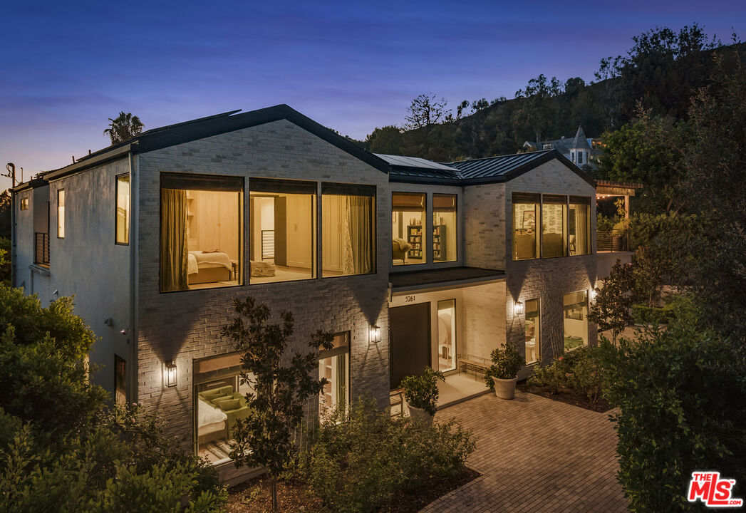 5261 Hermosa Ave