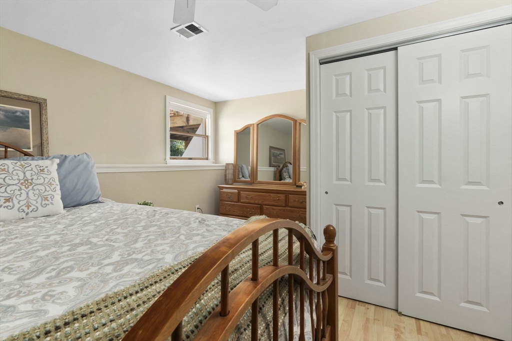 33 Glen Dr