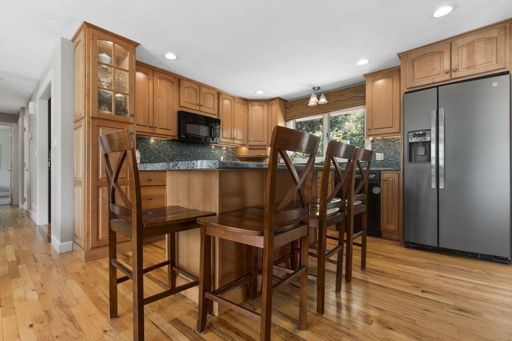 33 Glen Dr