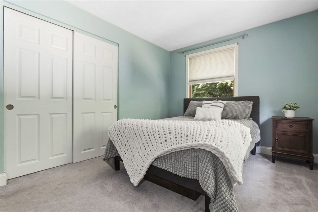 33 Glen Dr
