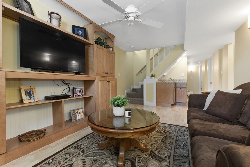 33 Glen Dr