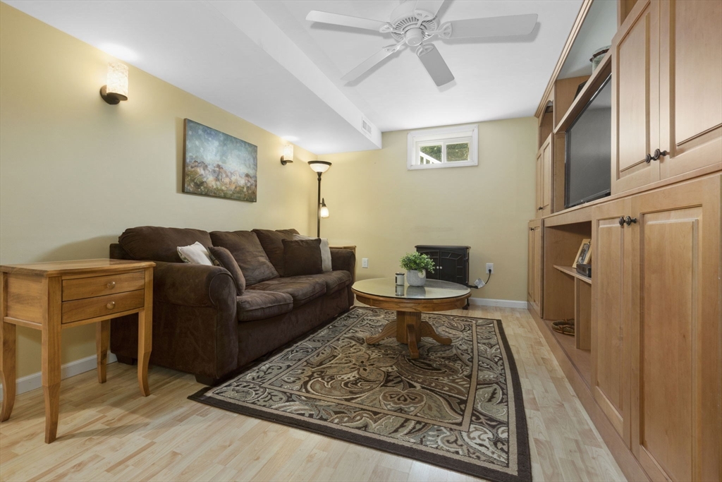 33 Glen Dr