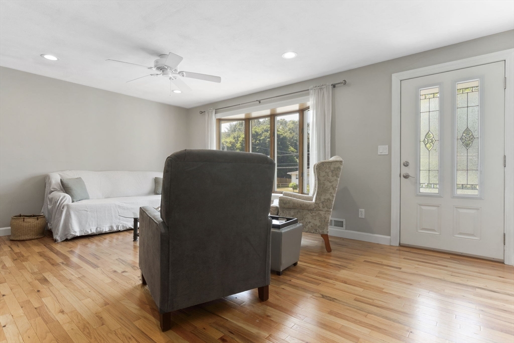 33 Glen Dr
